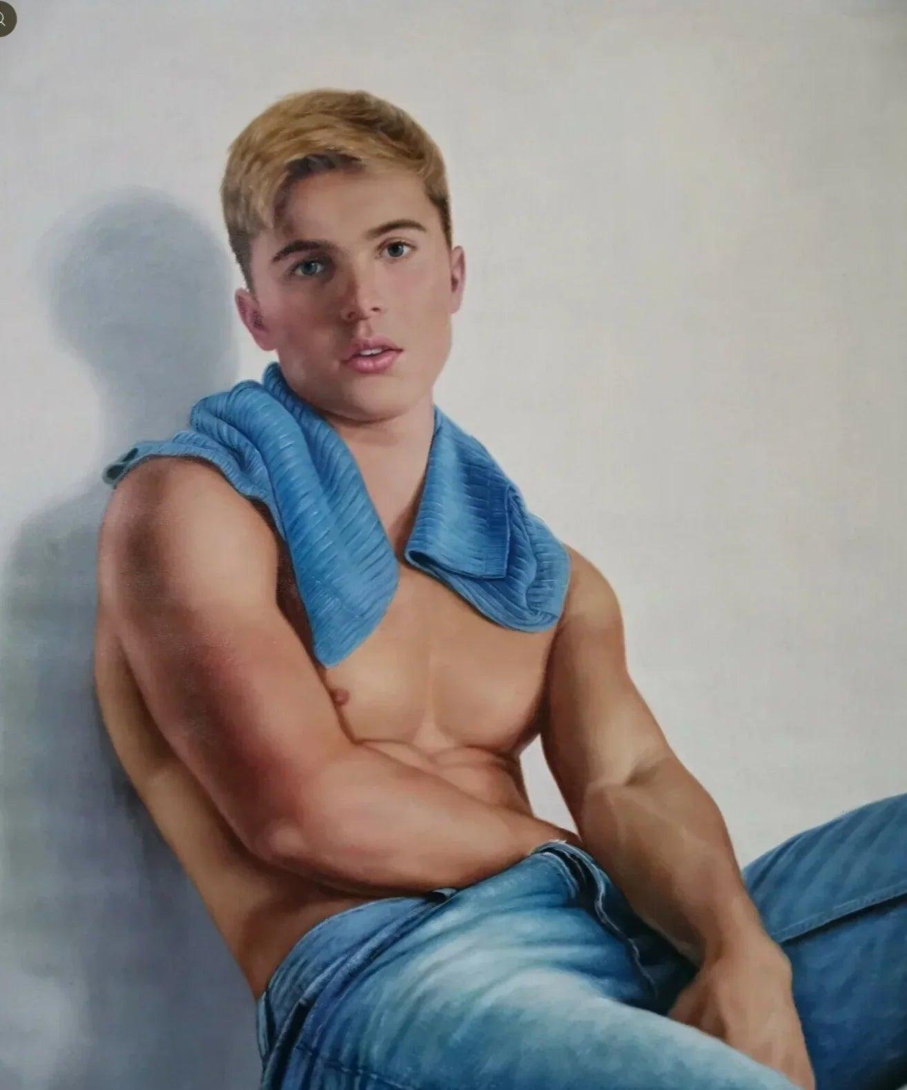 Portrait jeune garçon torse nu avec serviette